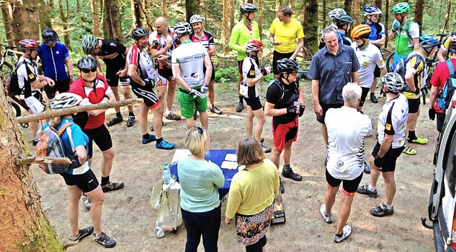 <BZ-FotoAnlauf>Zeller Bergland:</BZ-Fo...f> 46  Biker starteten die die Saison.  | Foto: Stadt Zell