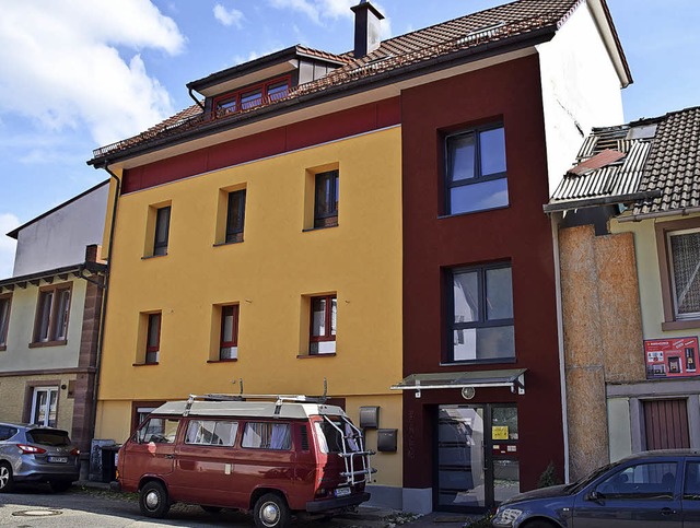 Zwei Altstadt-Sanierungsbeispiele: Auf...und die Fassade sind renoviert worden.  | Foto: Stefan Ammann