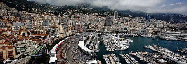 Wo die Reichen  Formel-1-Duft schnuppern: der Hafen von Monte Carlo  | Foto: dpa