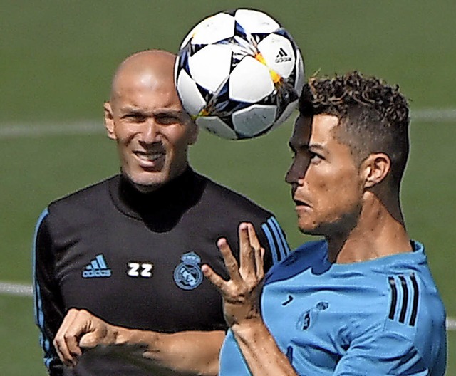 Der Trainer und sein extrovertierter S...onaldo beim Training von Real Madrid.   | Foto: afp