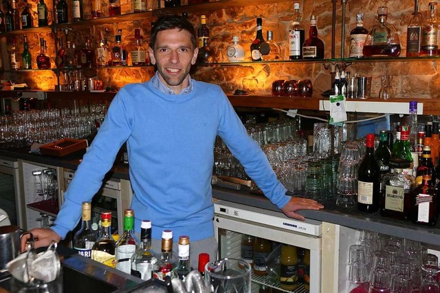 Jan Happle hinter seiner Bar im Purpur. Auf gute Cocktails legt er groen Wert.  | Foto: Susanne Ehmann