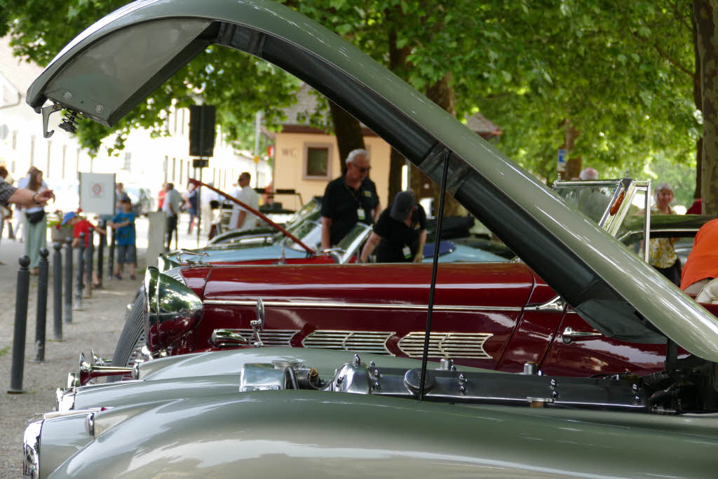 Impressionen von der Station des Oldtimerwanderns bei Schladerer in Staufen