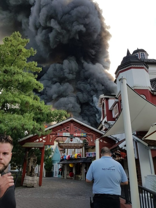 Foto eines Parkbesuchers: Lodernde Flammen im skandinavischen Themenbereich.  | Foto: Jan  Kuhn