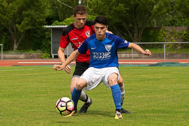 Jubelsturm auf die Zuschauertribne: D...tinger Sebastian Hfler) traf zum 2:1.  | Foto: vfma