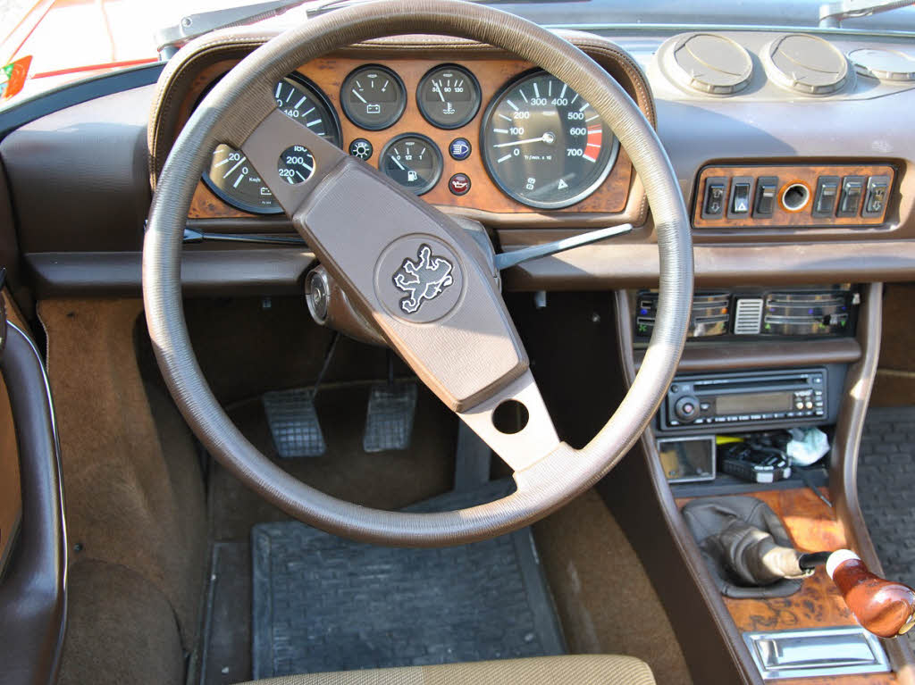 Cockpit eines Peugeot...