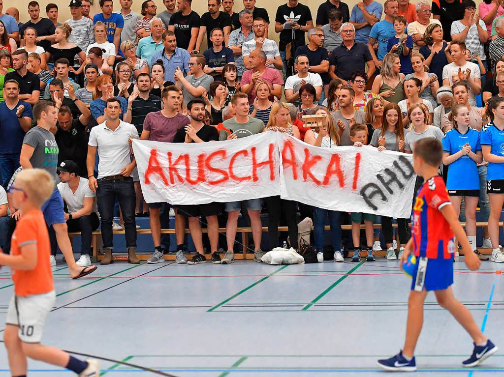 Entscheidung in Kenzingen: Trotz einer 24:27-Niederlage kann sich der TuS Oberhausen in der Relegation am Ende durchsetzen.