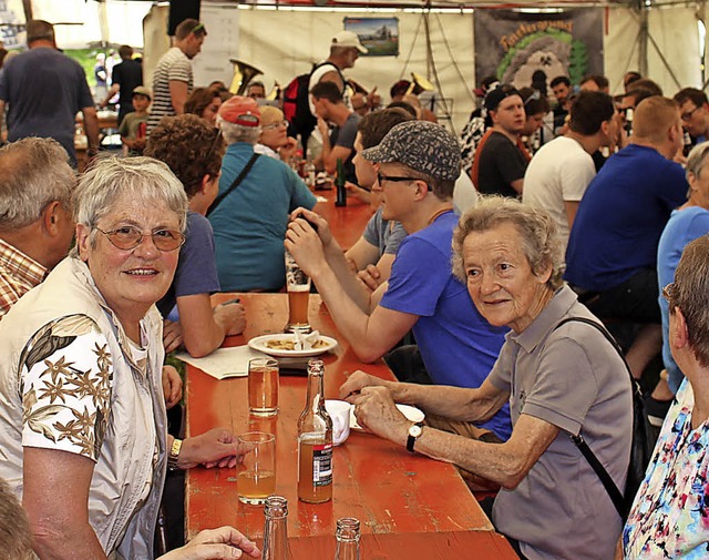 Im Festzelt herrschte Hochbetrieb.  | Foto: Martin Klabund