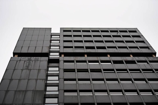 Sanierungsbedrftig: Die denkmalgeschtzte Fassade des Lrracher Rathauses  | Foto: Jonas Hirt