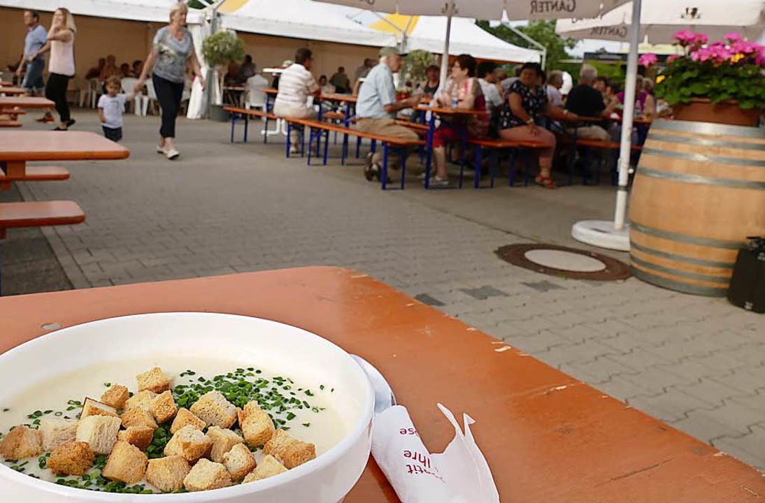 Hei begehrt: Die Spargelcremesuppe  | Foto: Franziska Riepl