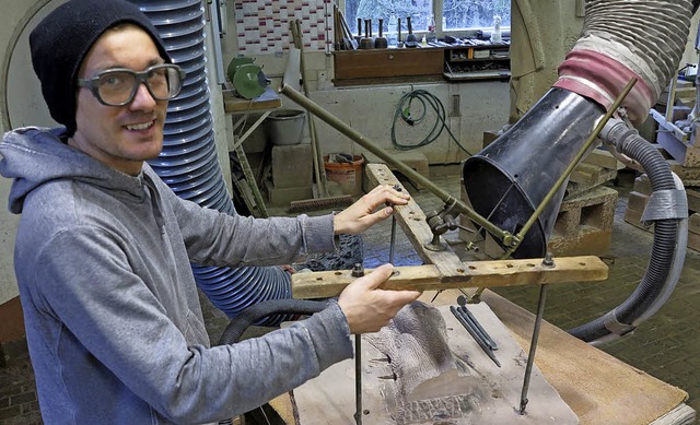 Bald bearbeitet David Simonis die Stei...er in Freiburg mit seinen Werkzeugen.   | Foto: Privat