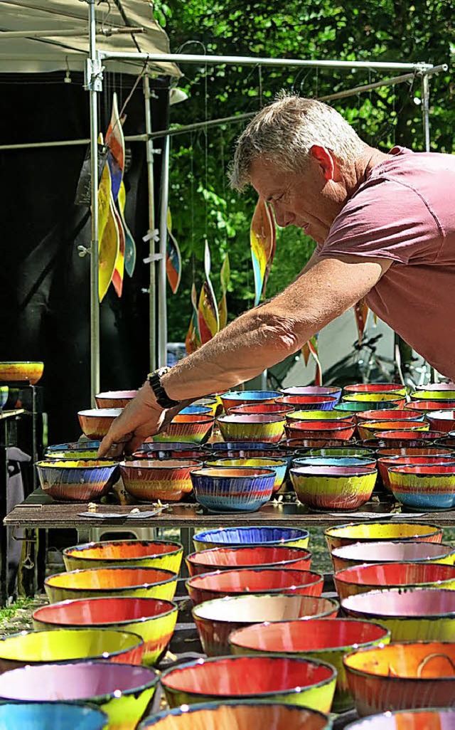 Schlicht oder farbenfroh und extravagant:  Keramik beim Tpfermarkt   | Foto: HAns-Jochen Voigt