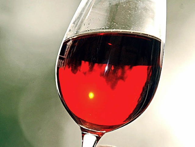 Hocks und Feste in der Region laden auf ein Glas Wein ein.   | Foto: dpa