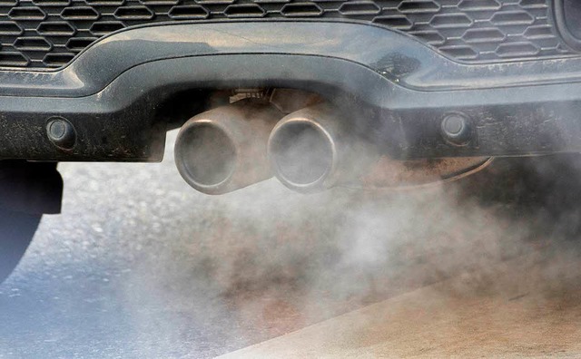 Die Luftverschmutzung ist an vielen St...f geraten sind derzeit die Diesel-Pkw.  | Foto: dpa