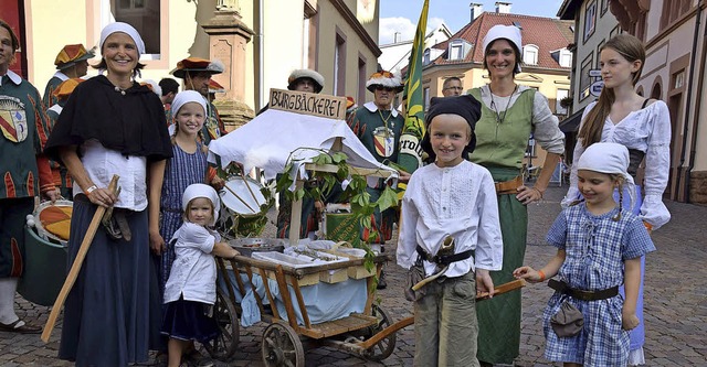 -Eingekleidete Festbesucher: Tipps und...es bei der Gewandberatung in Kollnau.   | Foto: Hubert Bleyer