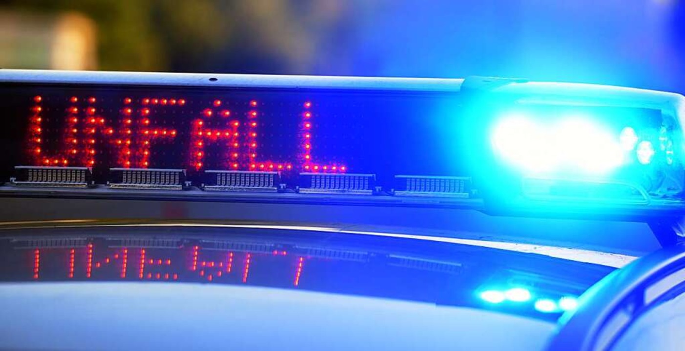 Die Polizei sicherte die Unfallstelle und sperrte die Autobahn. (Symbolbild)  | Foto: dpa