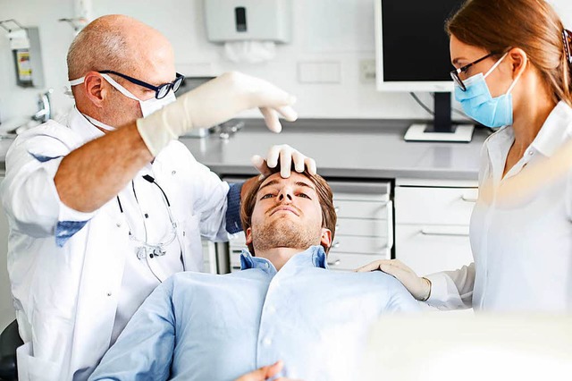 Manche Zahnrzte setzen auf Hypnose, u...ienten die Behandlung zu erleichtern.   | Foto: DGZH