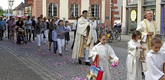 Prozession von der Ursulasule zur Kreuzkirche  | Foto: Barbara Puppe