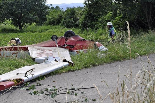 Kleinflugzeug strzt nahe A 861 ab