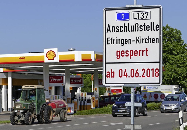 Ab Montag, 4. Juni, wird die A-5-Ansch...n Binzen weist ein Schild darauf hin.   | Foto: Langelott