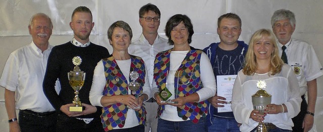 Die Sieger des Breisacher Luftgewehrwe...ster Guido Holzer (Vierter von links).  | Foto: Privat
