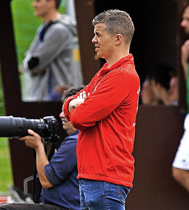 Das letzte Mal in Rot an der Seitenlinie: der Lffinger Trainer Tim Heine  | Foto: Wolfgang Scheu