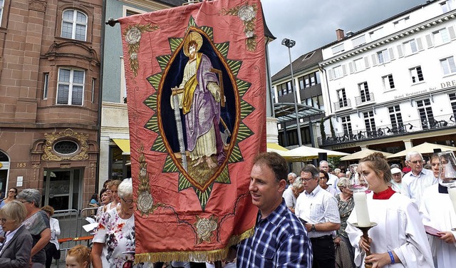 Den Fronleichnamsgottesdienst mitten i...iken als Demonstration ihres Glaubens.  | Foto: Martina David-Wenk