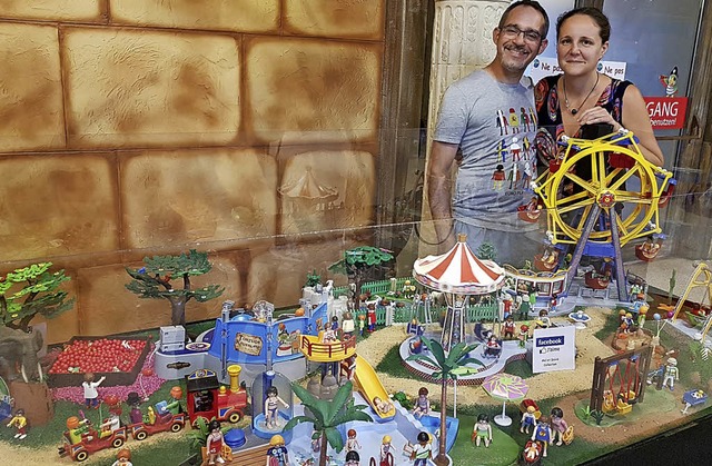 Mlanie Ehl und David Kapps mit ihrer ...usstellung im Freizeitpark Funny World  | Foto: Karl Kovacs