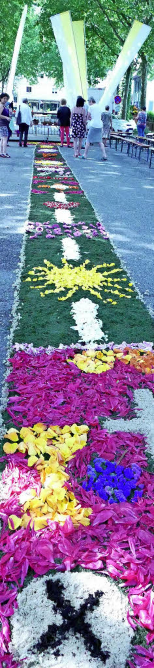 Eindrucksvoll war der auf der Friedric... ausgelegte prchtige  Blumenteppich.   | Foto: Senf