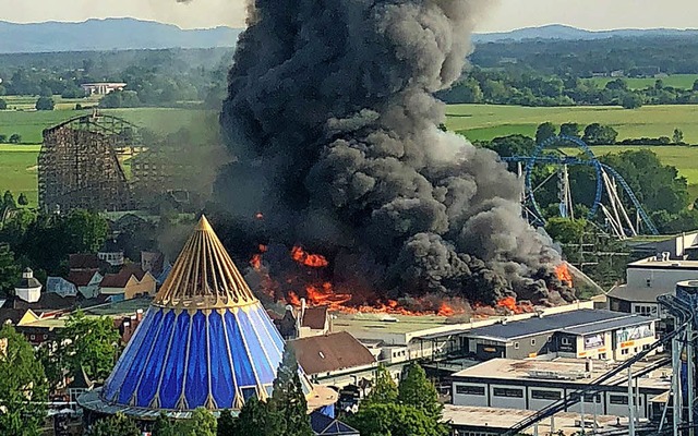 Der Brand im Europa-Park hat Emotionen...1; seine Ursache ist weiter unbekannt.  | Foto:  dpa