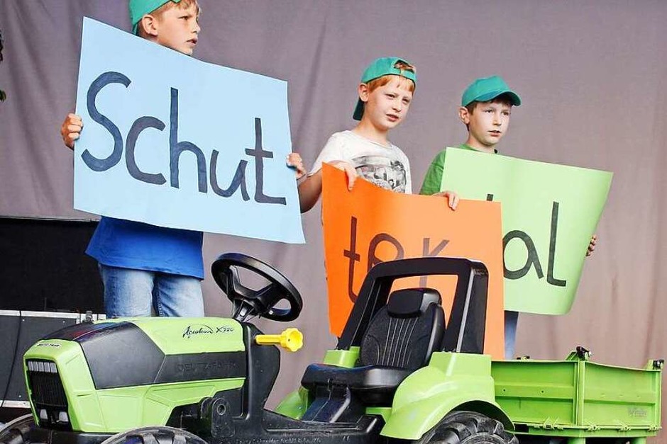 „Ich bin stolz, ein Schuttertaler Dorfkind zu sein“ sang der Chor der Grundschule Schuttertal auf der Landesgartenschau. (Foto: Heidi Foessel) „Ich bin stolz, ein Schuttertaler Dorfkind zu sein“ sang der Chor der Grundschule Schuttertal auf der Landesgartenschau. (Foto: Heidi Foessel)