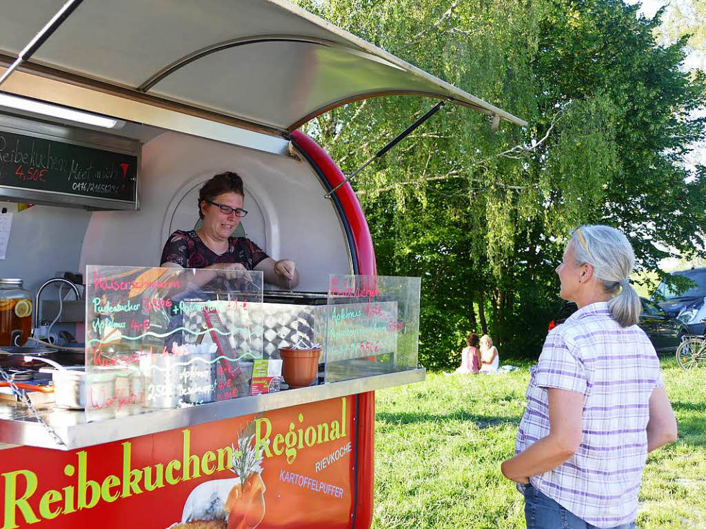 Schlemmen, trinken und einfach genieen – das Batzenbergfest am Samstag in Ehrenkirchen.