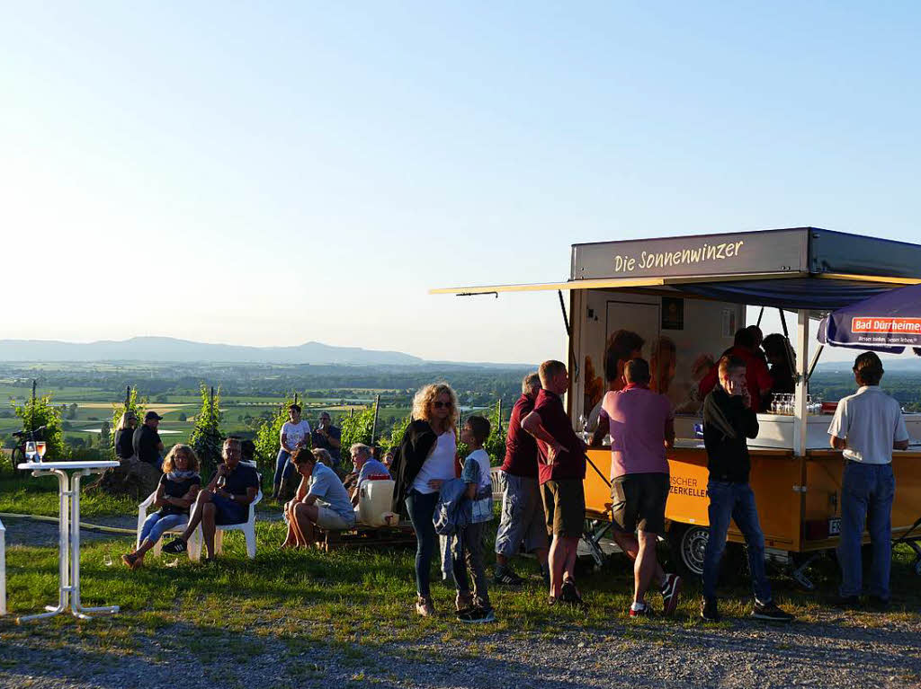 Schlemmen, trinken und einfach genieen – das Batzenbergfest am Samstag in Ehrenkirchen.