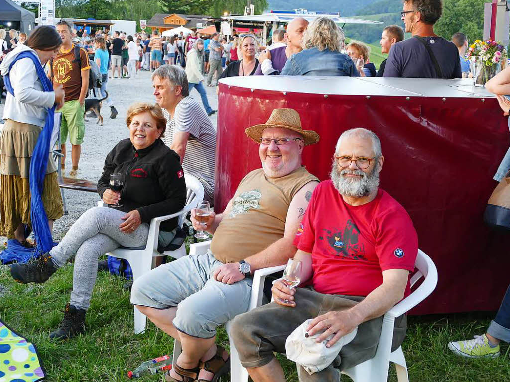 Schlemmen, trinken und einfach genieen – das Batzenbergfest am Samstag in Ehrenkirchen.