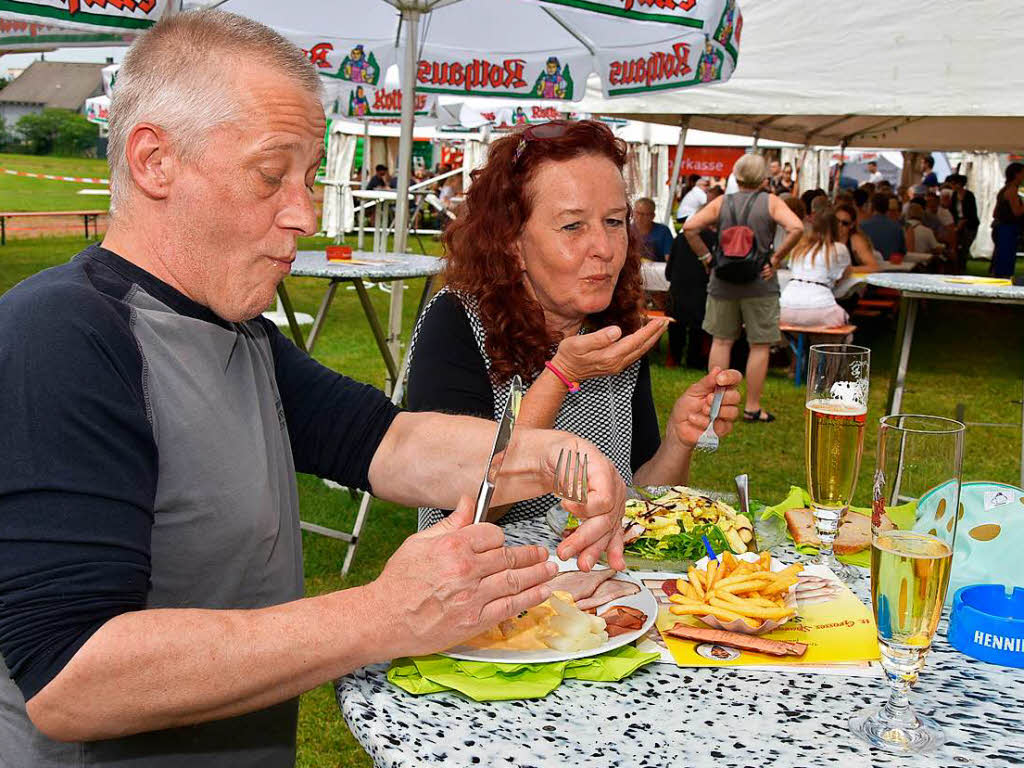 Neben Kulinarischem rund um Spargel und Erdbeere gab es Musik, Kinderprogramm und Gelegenheit zum Plaudern.