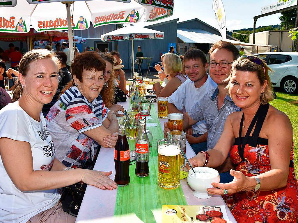 Neben Kulinarischem rund um Spargel und Erdbeere gab es Musik, Kinderprogramm und Gelegenheit zum Plaudern.