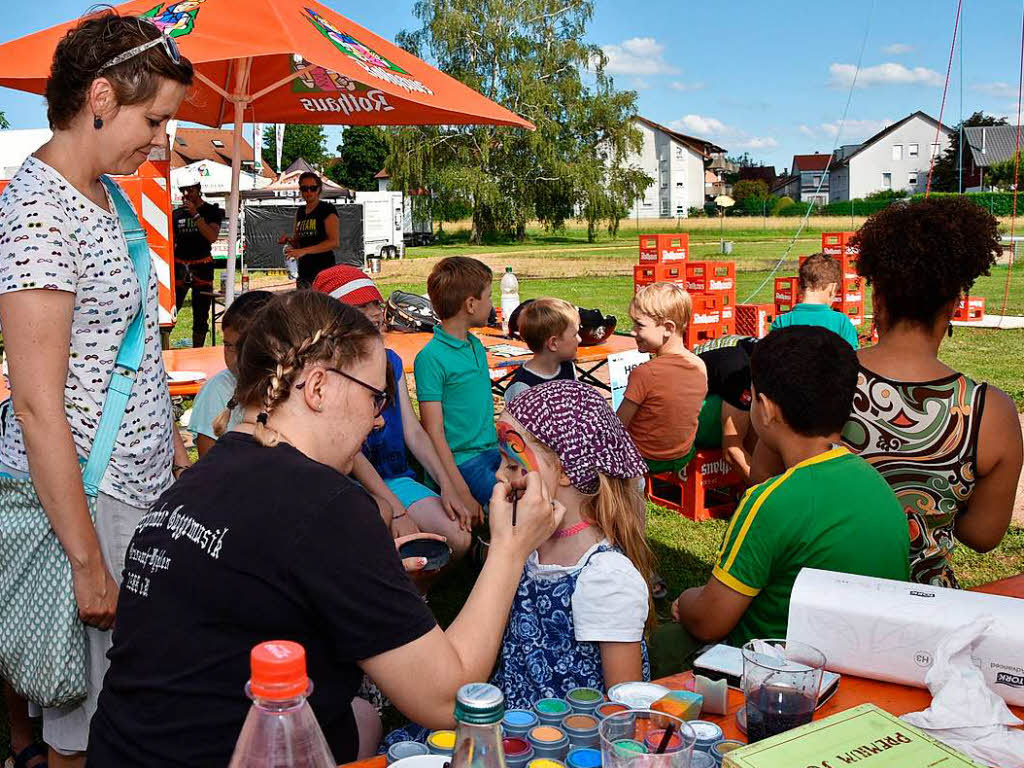 Neben Kulinarischem rund um Spargel und Erdbeere gab es Musik, Kinderprogramm und Gelegenheit zum Plaudern.