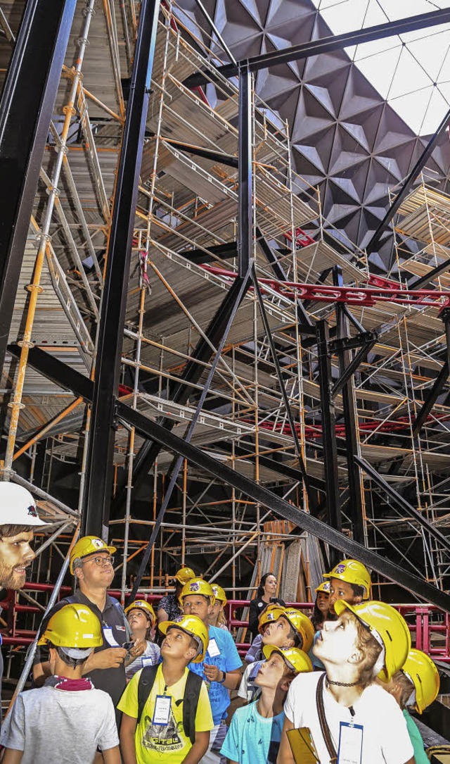 Die Kinder bestaunten die Baustelle der Eurosat.   | Foto: Sandra Decoux-Kone