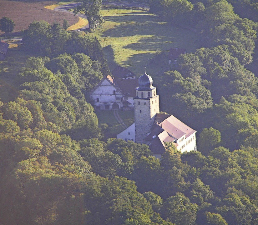 Der Hohenlupfen über der Stadt Stühlin...rte schon so manchen Schlossbesitzer.   | Foto: Edelgard Bernauer