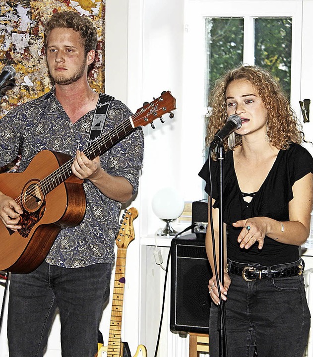 Musikalische Geschwister: Tom und Lea Rollbühler traten als Duo Tomsis auf.  | Foto: Fabry