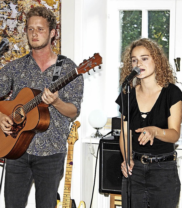 Musikalische Geschwister: Tom und Lea Rollbhler traten als Duo Tomsis auf.  | Foto: Fabry