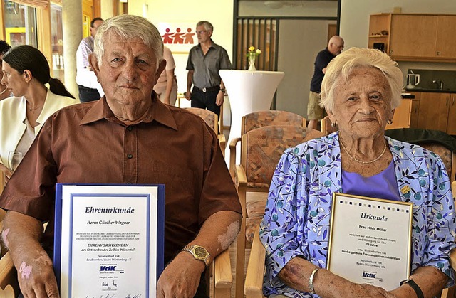 Ehrungen beim Jubilums-Apro des VdK ... Hilda Mller (seit 70 Jahren dabei).   | Foto: Berger