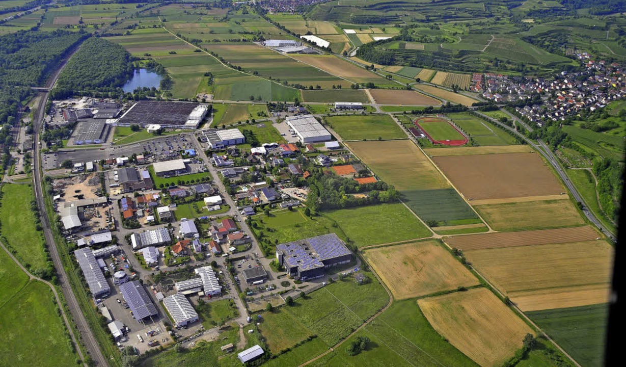 So sah das Gewerbegebiet 2012 von oben...nn einen Hubschrauberrundflug buchen.   | Foto: Dieter Erggelet