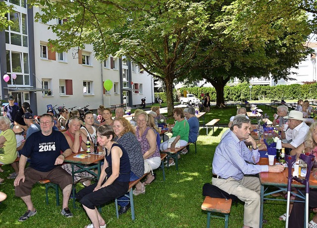 Viele Gste kamen zum ersten Mieterfest der Wohnbau Rheinfelden in diesem Jahr.   | Foto: Heinz Vollmar