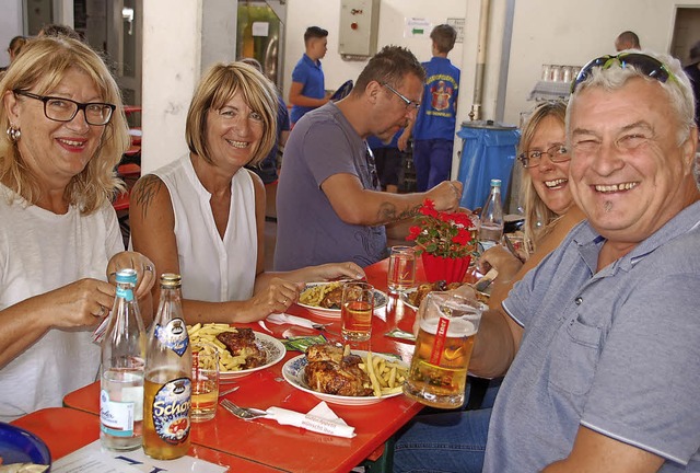 Beim Gggelfest  der Feuerwehr konnte ... sich am Wochenende schmecken lassen.   | Foto: Petra Wunderle