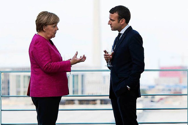 Wer sagt, wo es langgeht? Angela Merke...anuel Macron vor einem Jahr in Berlin   | Foto: dpa
