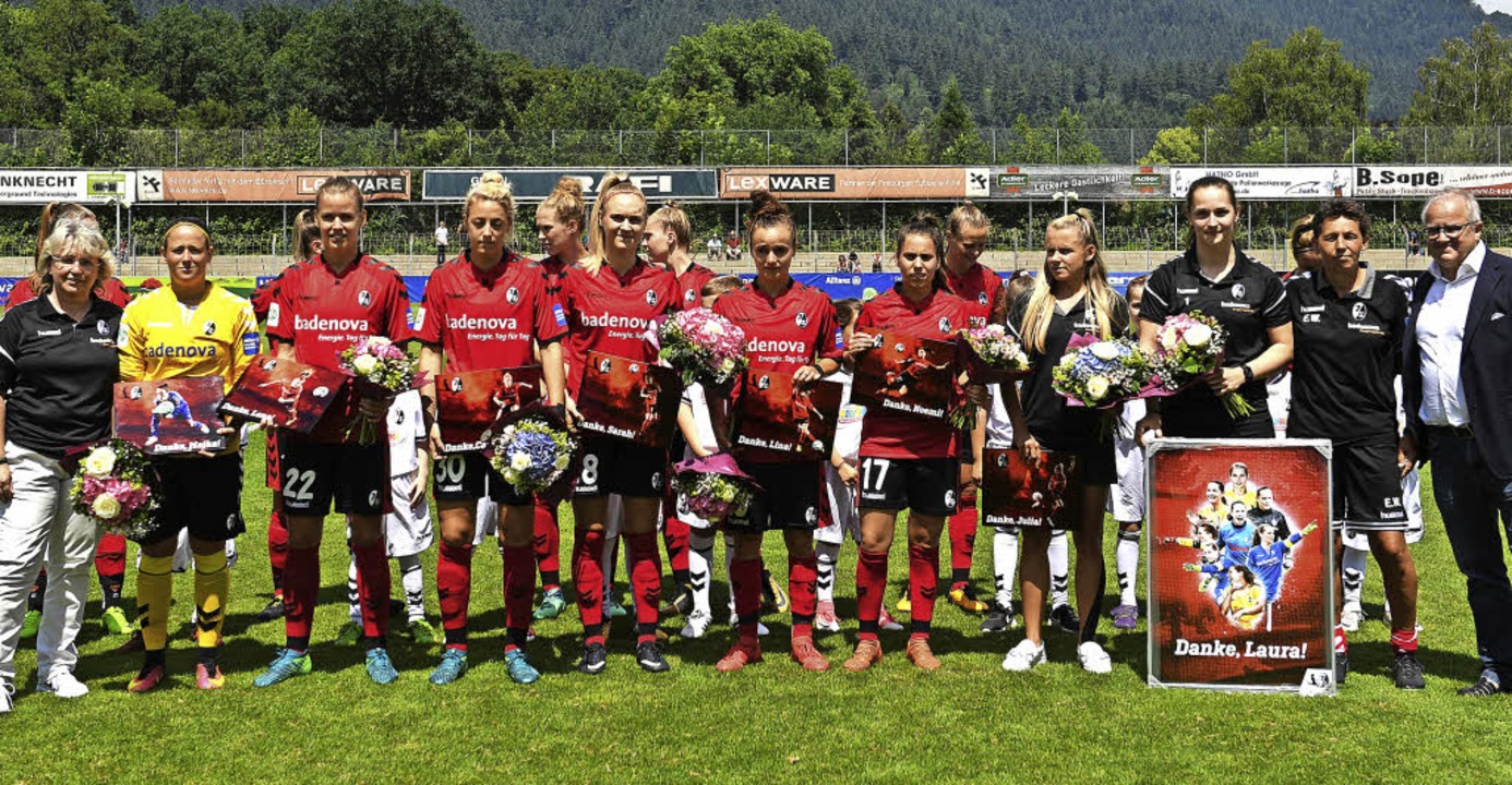 Frauenfußball-Managerin Birgit Bauer (...Trikot des SC Freiburg tragen werden.   | Foto: Patrick Seeger