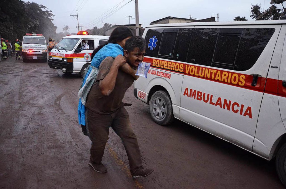 Tausende befanden sich nach dem Ausbruch auf der Flucht aus dem Gebiet.  | Foto: AFP