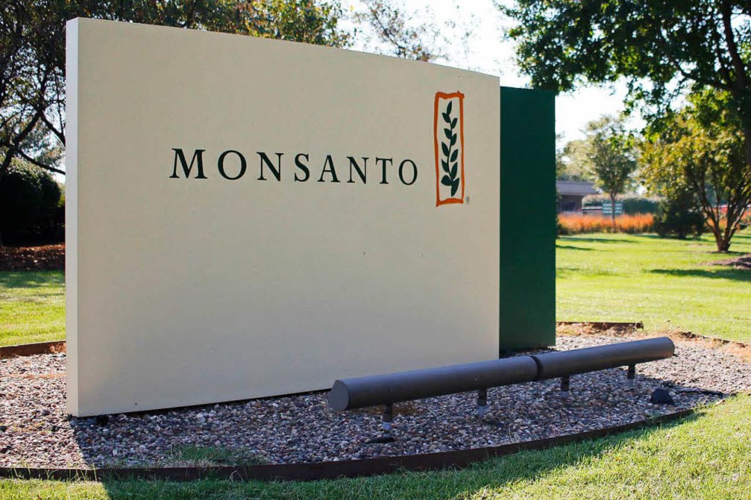 Der Name Monsanto soll nach der Übernahme durch Bayer Vergangenheit sein.  | Foto: dpa