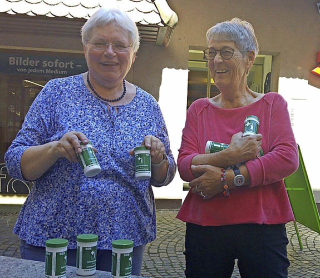 Dorothee Lutz und Ursula Querfurth finden die Notfalldose effektiv und einfach.   | Foto: SSR
