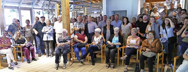 Gespannt werden die Zwischenstnde im Kurhaus verfolgt.   | Foto: Ralf Morys